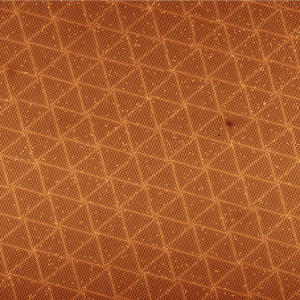 STM-Aufnahme der zu untersuchenden Phase von HHTP auf Ag(111): Das Bild zeigt einen 200 nm x 200 nm großen Ausschnitt der Phase. Insgesamt wurden ca. 30.000 Moleküle abgebildet, verteilt auf knapp 170 Dreiecke.